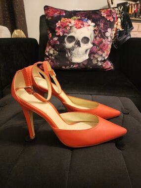 Colin Stuart Women’s Orange Pointed Ankle-Strap High Heels Size 7.5